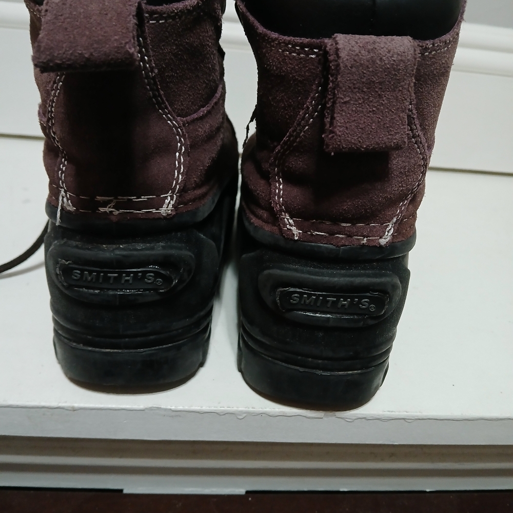 Snow boots